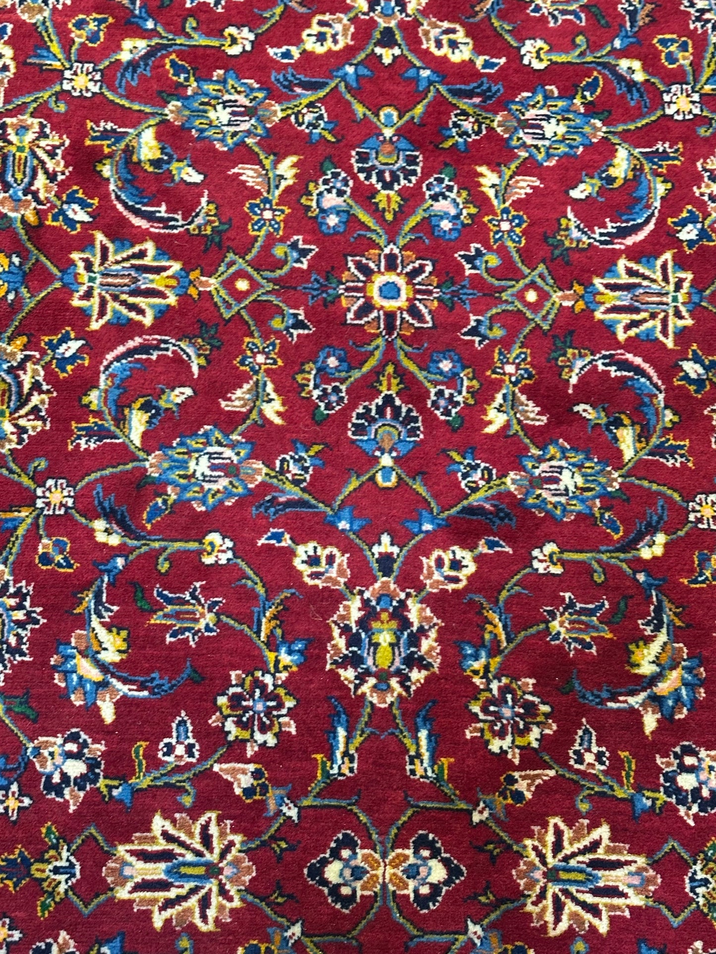 Keschan Läufer Schurwolle Rot mit floralem Rankenmuster