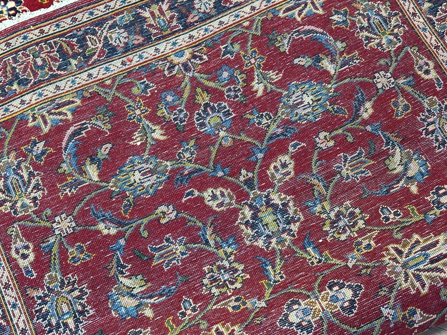 Keschan Läufer Schurwolle Rot mit floralem Rankenmuster