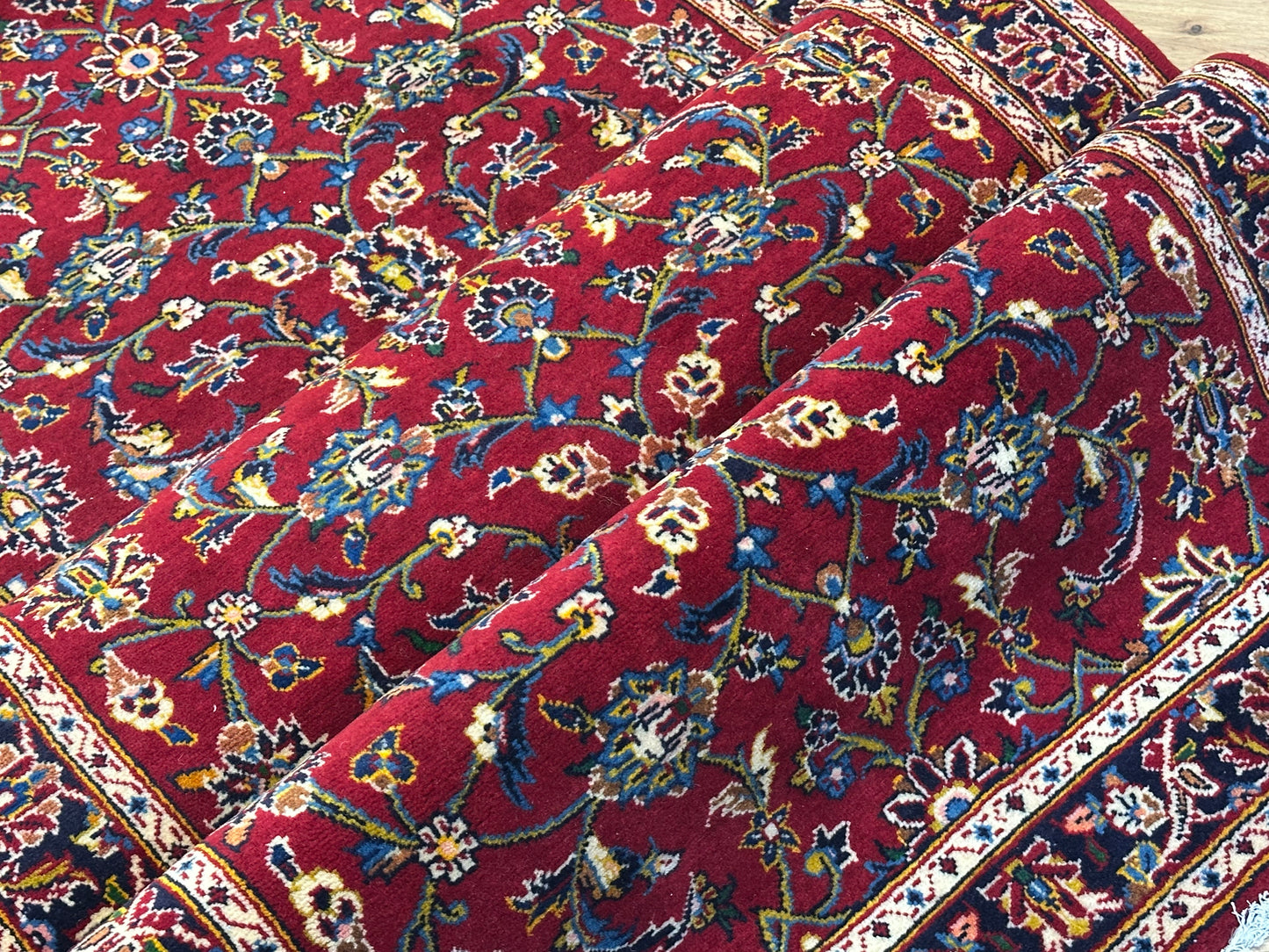 Keschan Läufer Schurwolle Rot mit floralem Rankenmuster