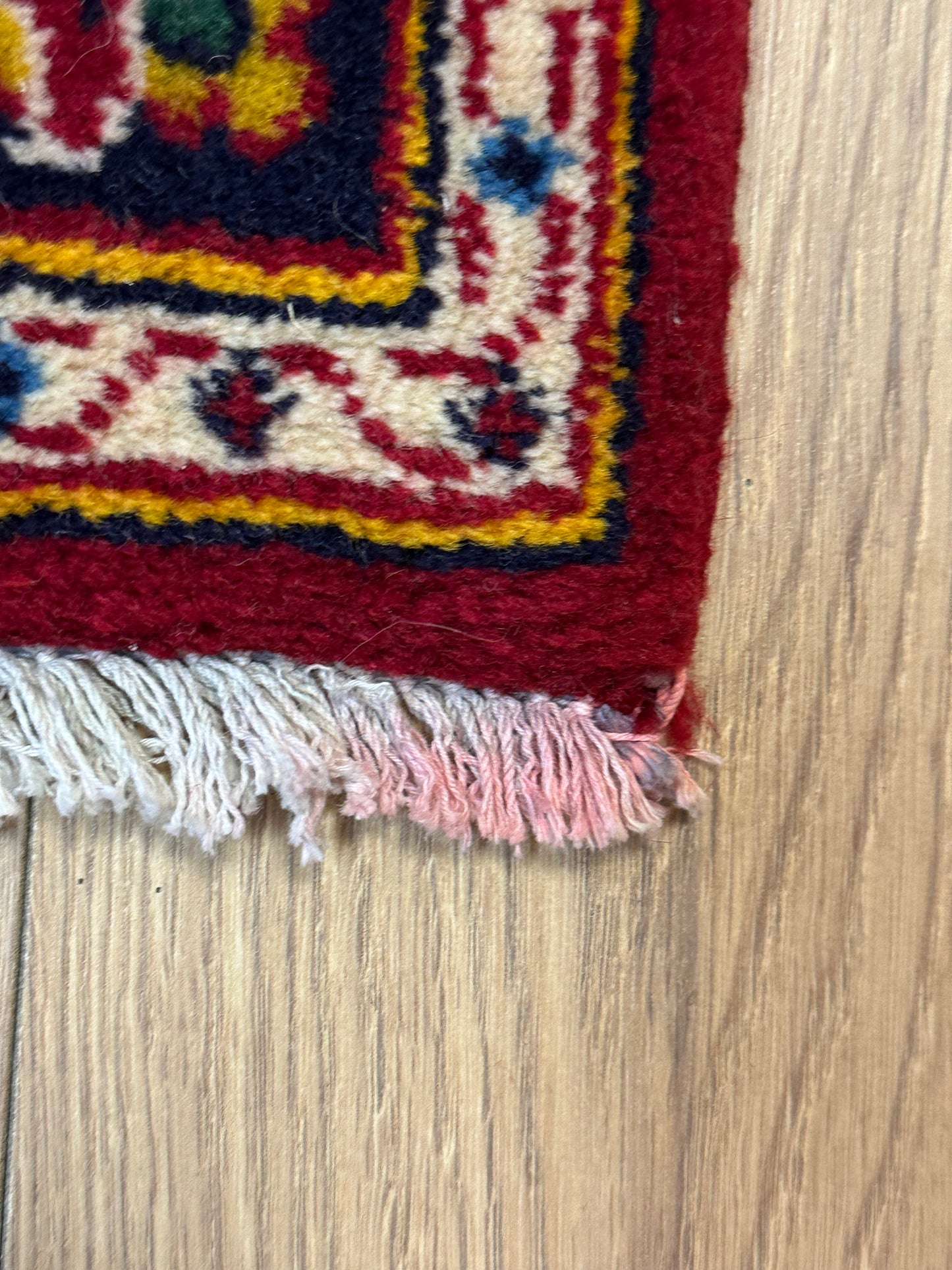 Keschan Läufer Schurwolle Rot mit floralem Rankenmuster