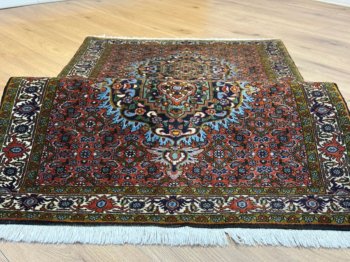 Bidjar Teppich Korkwolle mit Medaillonmuster und feiner Knüpfung