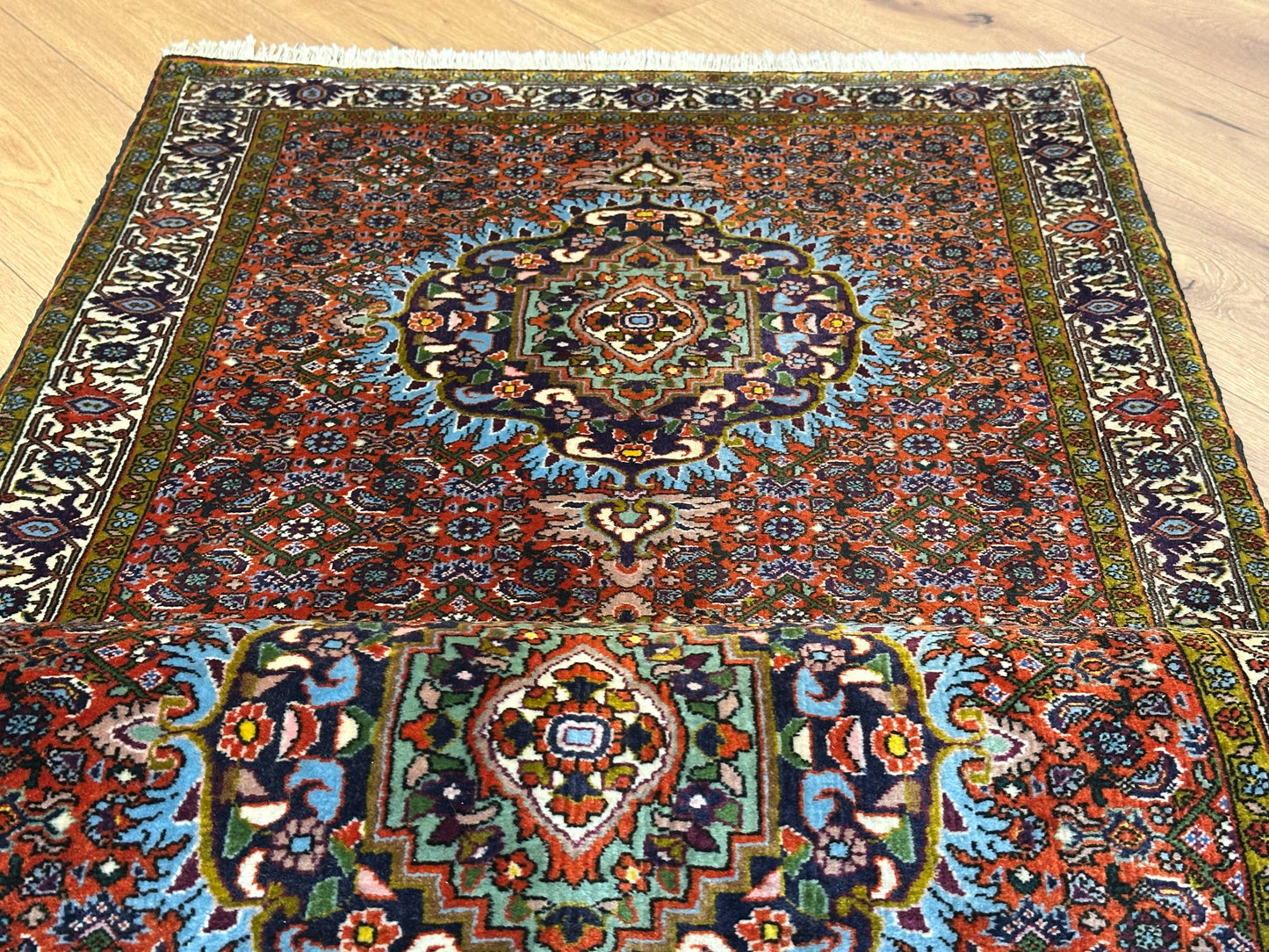 Bidjar Teppich Korkwolle mit Medaillonmuster und feiner Knüpfung