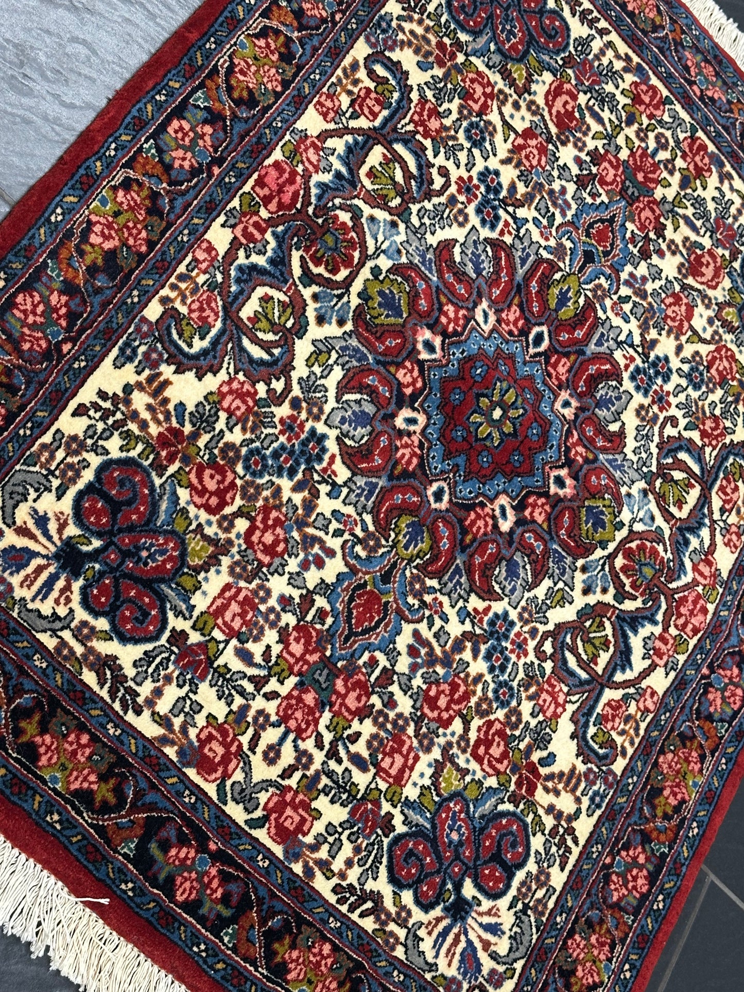 Orientteppich handgeknüpft  Rosen Bidjar Naturfarben 95x74cm