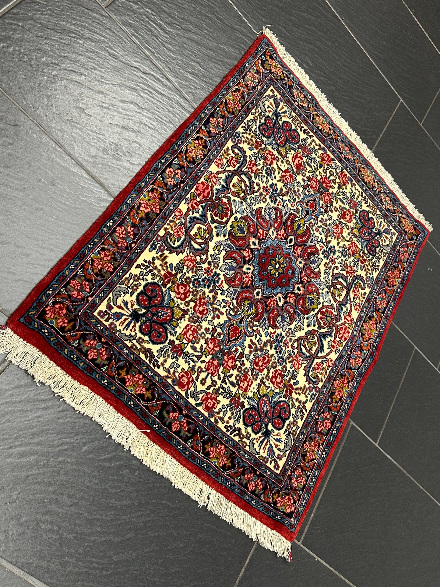 Orientteppich handgeknüpft  Rosen Bidjar Naturfarben 95x74cm