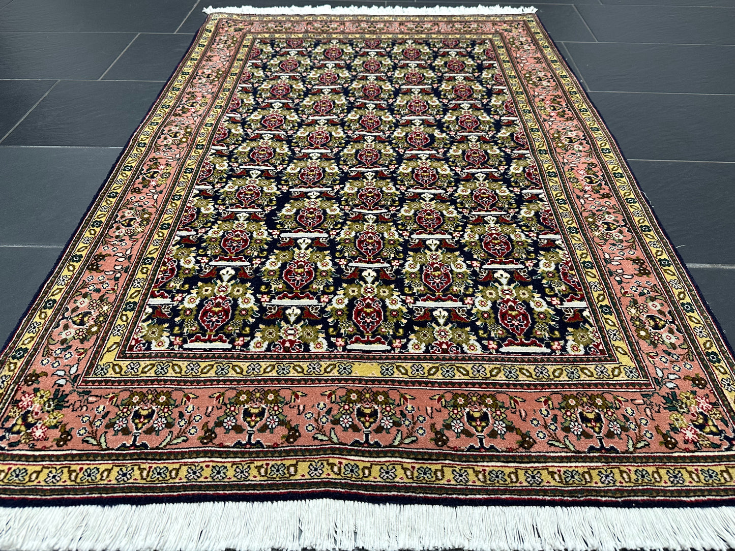 Orientteppich handgeknüpft Täbriz Vasenmuster mit Seide 150x104