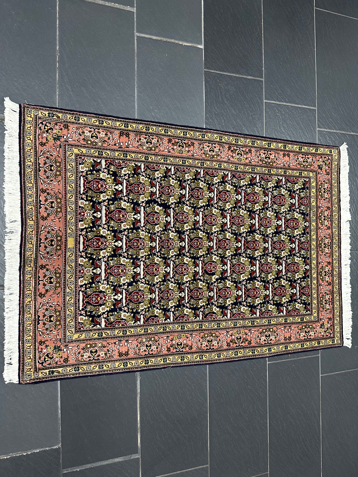 Orientteppich handgeknüpft Täbriz Vasenmuster mit Seide 150x104
