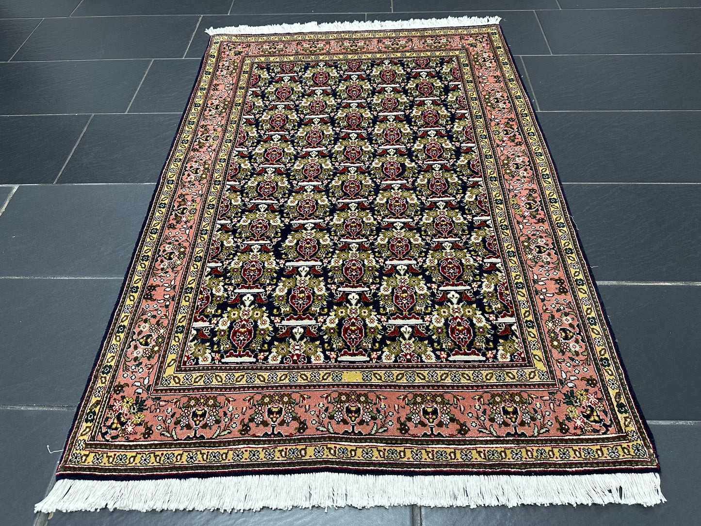 Orientteppich handgeknüpft Täbriz Vasenmuster mit Seide 150x104