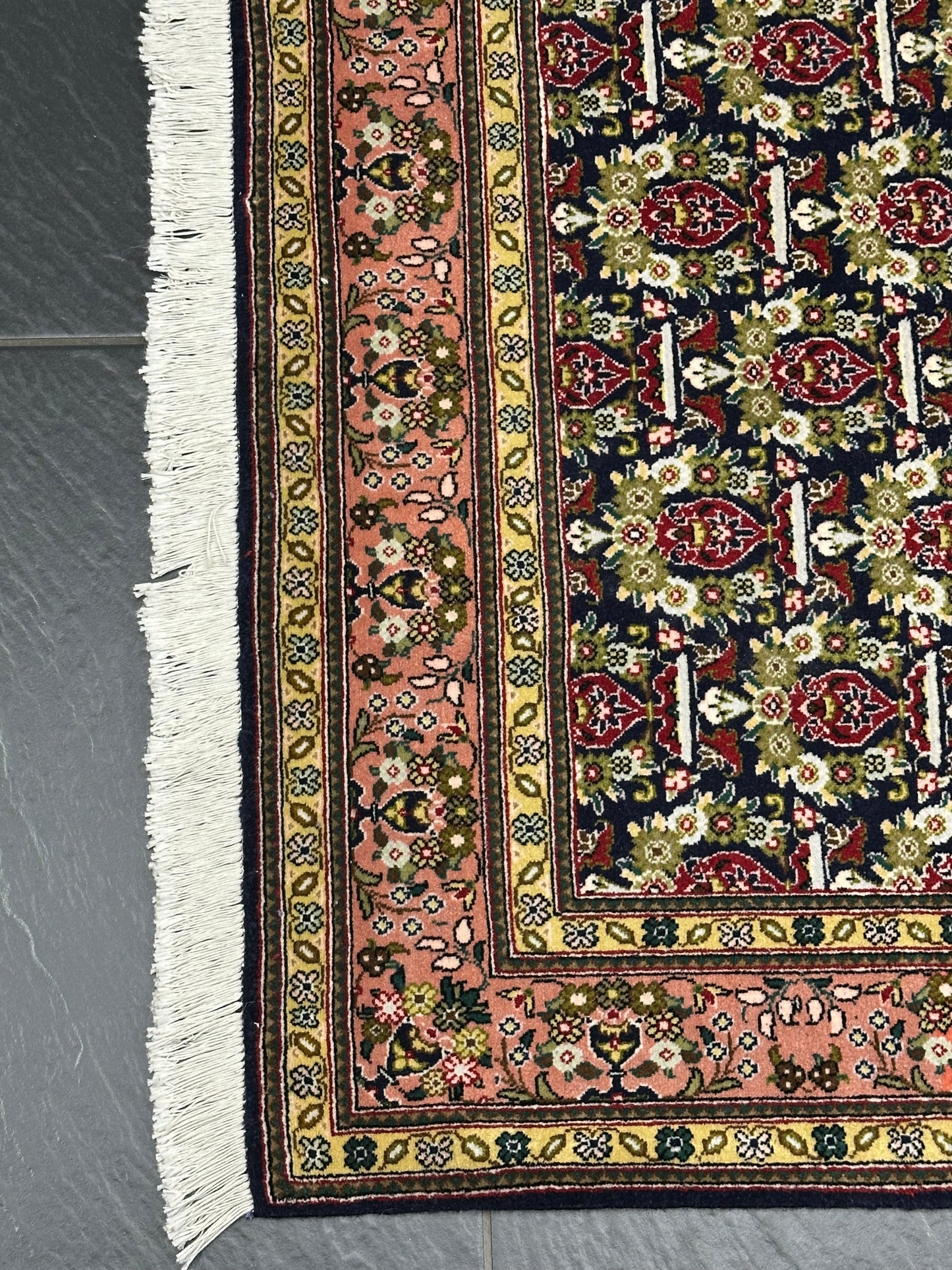 Orientteppich handgeknüpft Täbriz Vasenmuster mit Seide 150x104