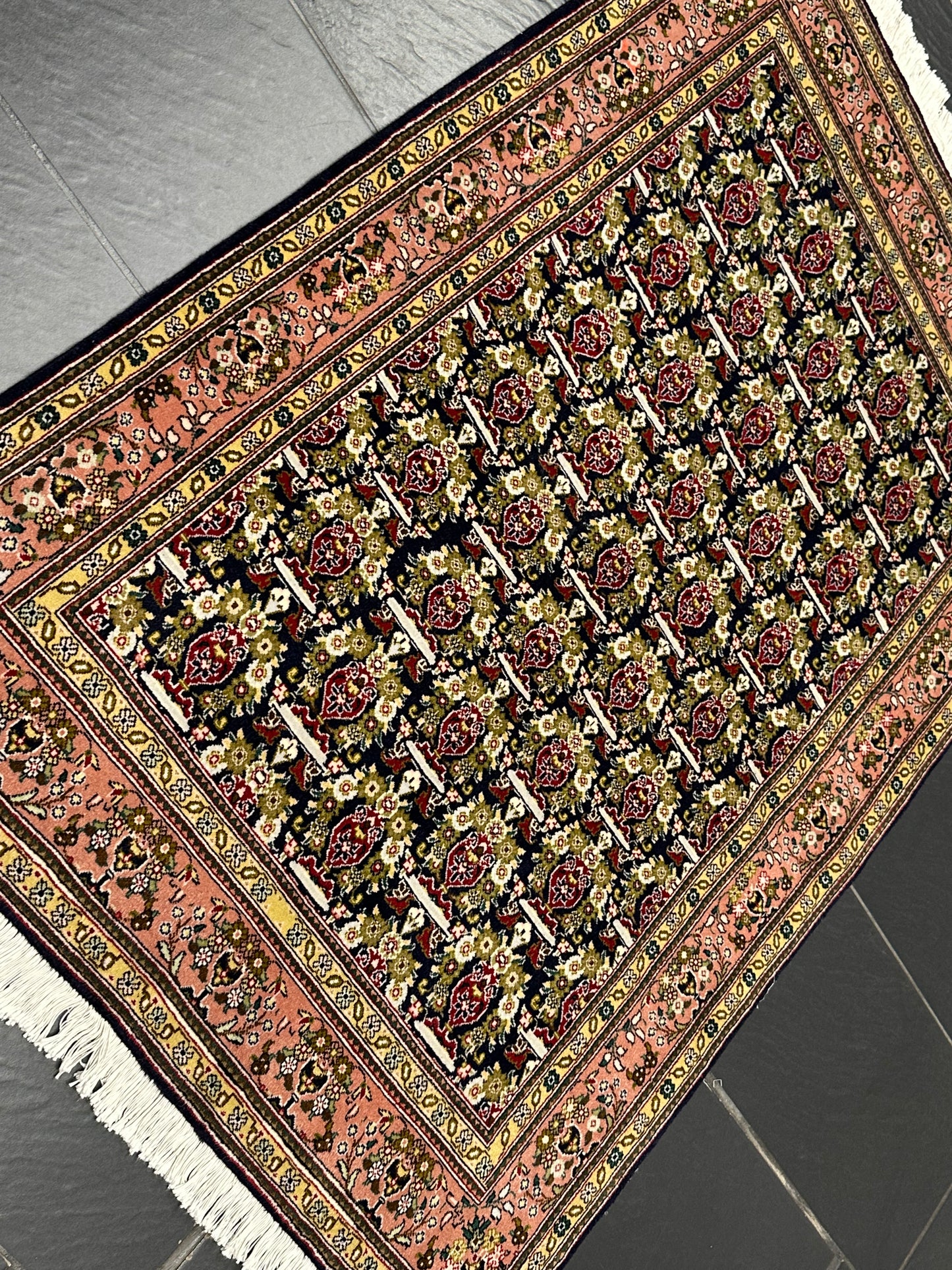 Orientteppich handgeknüpft Täbriz Vasenmuster mit Seide 150x104