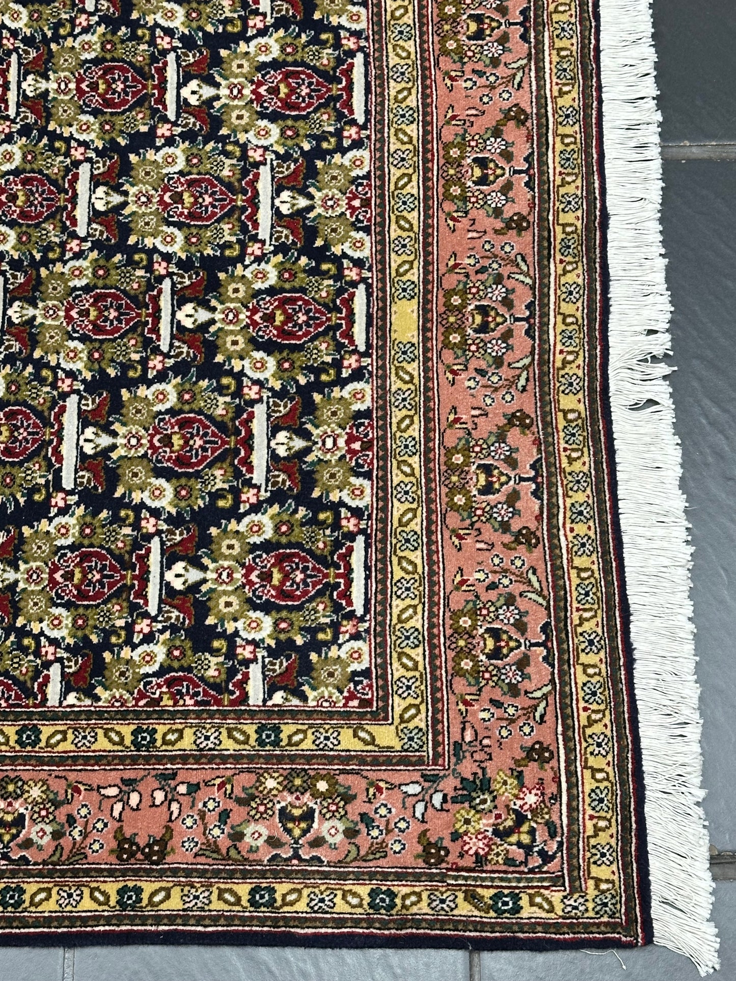 Orientteppich handgeknüpft Täbriz Vasenmuster mit Seide 150x104