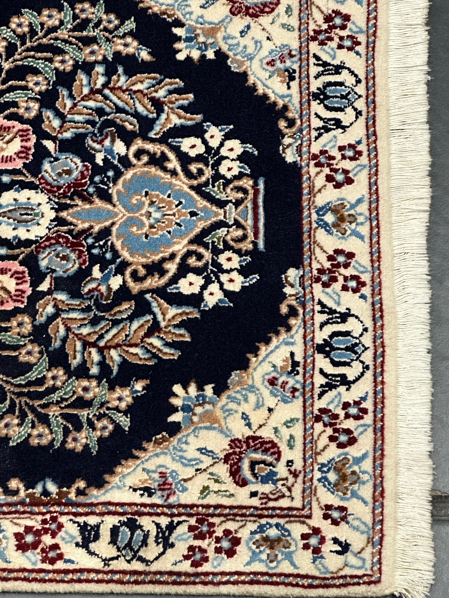 Orientteppich handgeknüpft Nain fein mit Seide 142 × 50 cm