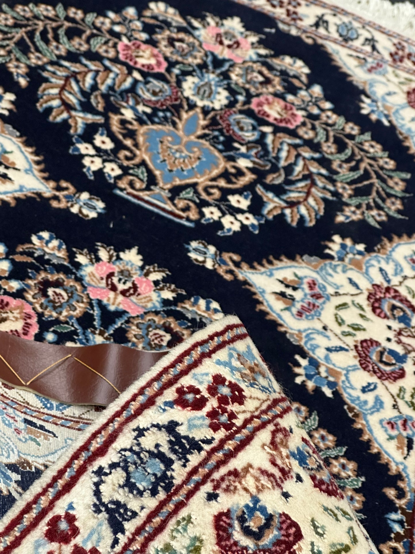 Orientteppich handgeknüpft Nain fein mit Seide 142 × 50 cm