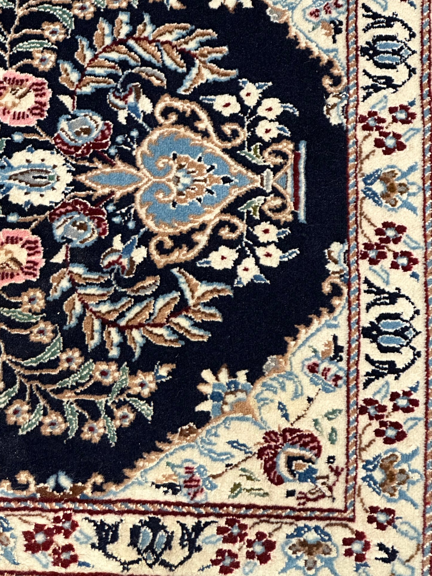 Orientteppich handgeknüpft Nain fein mit Seide 142 × 50 cm