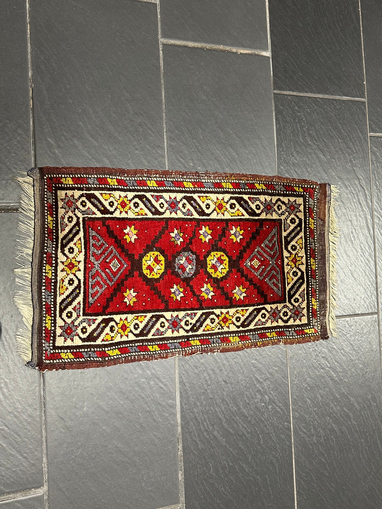 Orientteppich handgeknüpft Yürük Wolle antik Muster 78 × 45 cm
