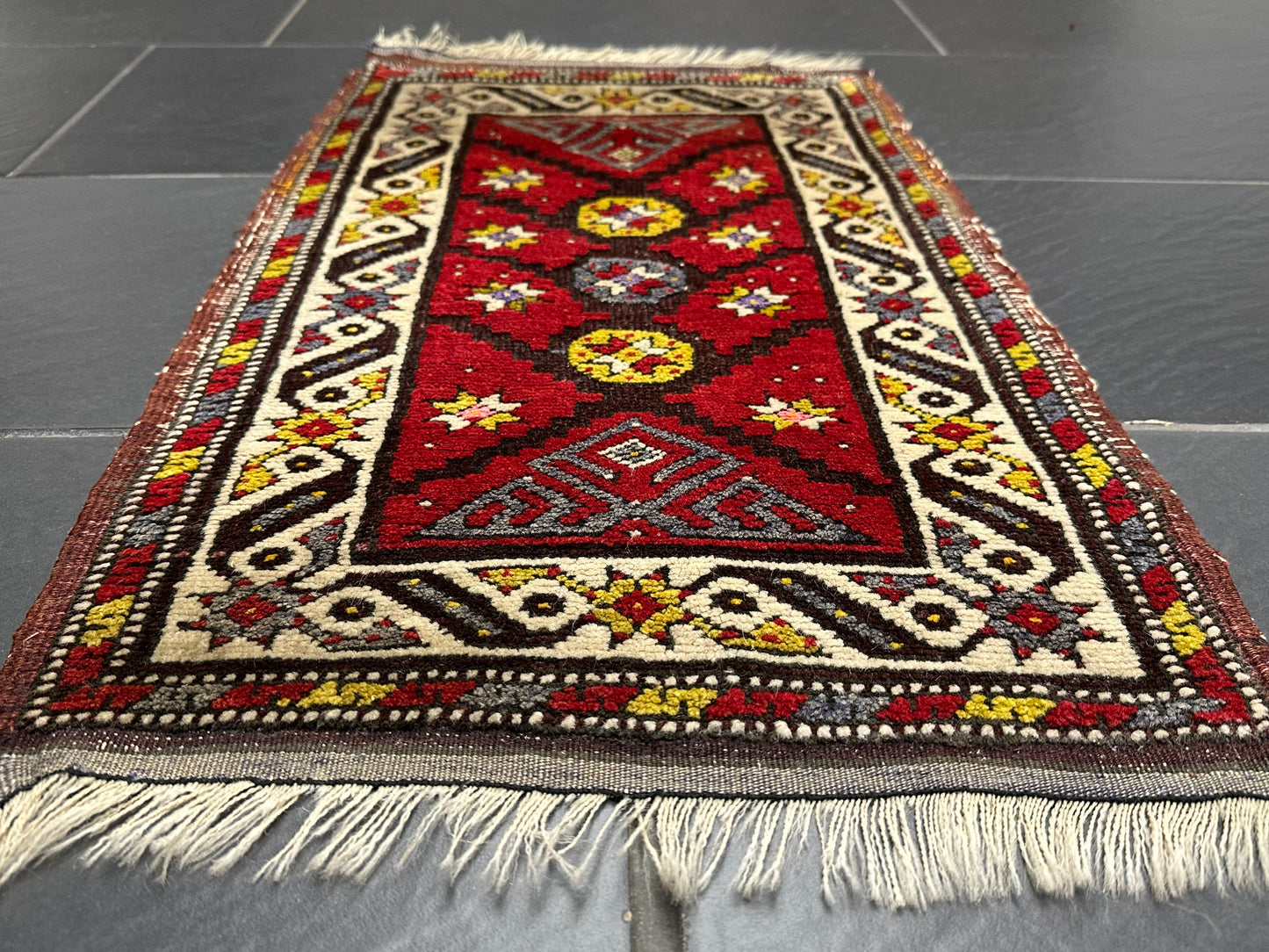 Orientteppich handgeknüpft Yürük Wolle antik Muster 78 × 45 cm