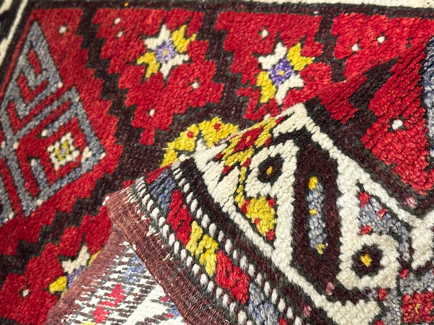 Orientteppich handgeknüpft Yürük Wolle antik Muster 78 × 45 cm