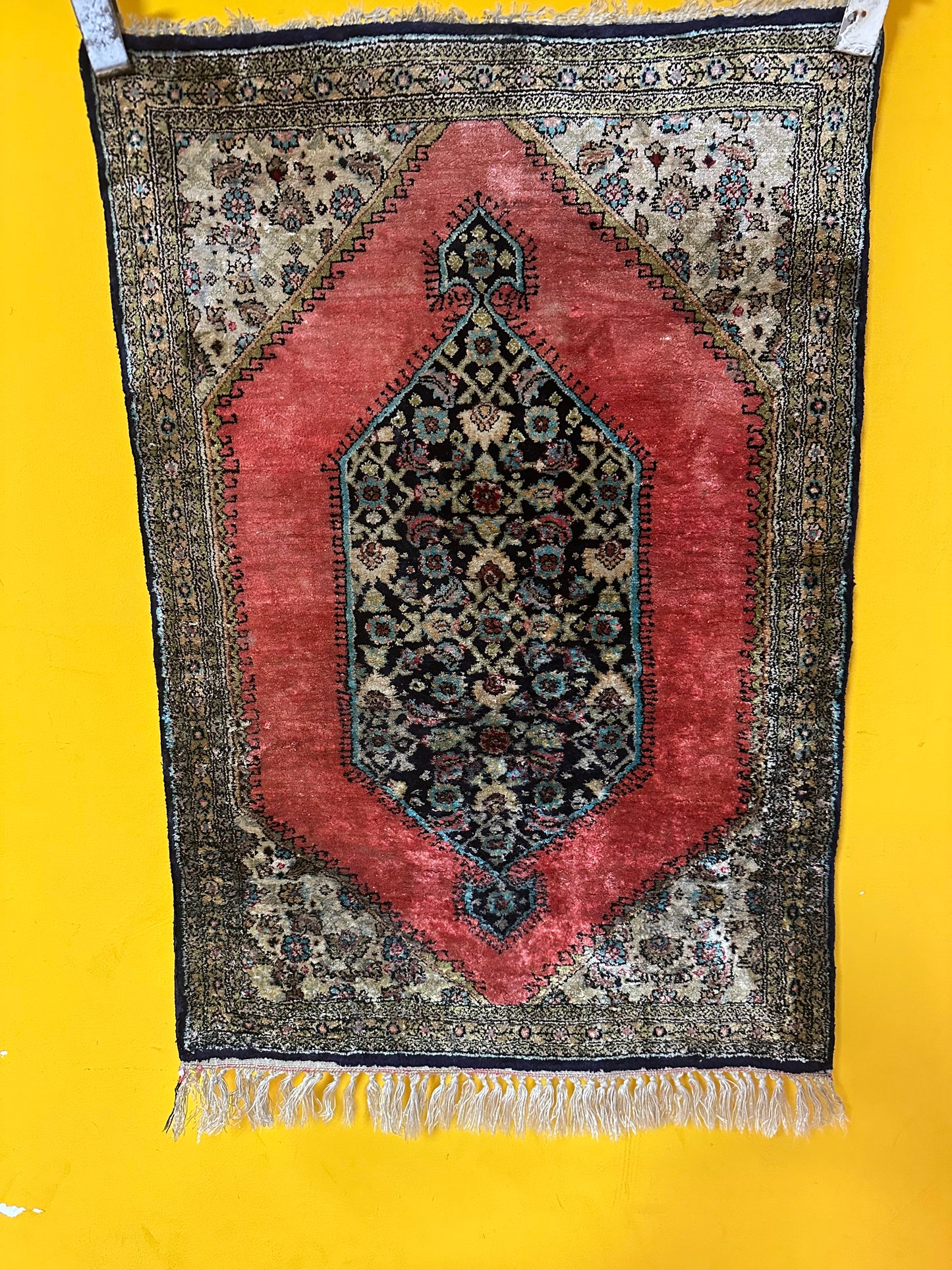Orientteppich handgeknüpft Ghom 90x61 cm Seide Medaillon fein