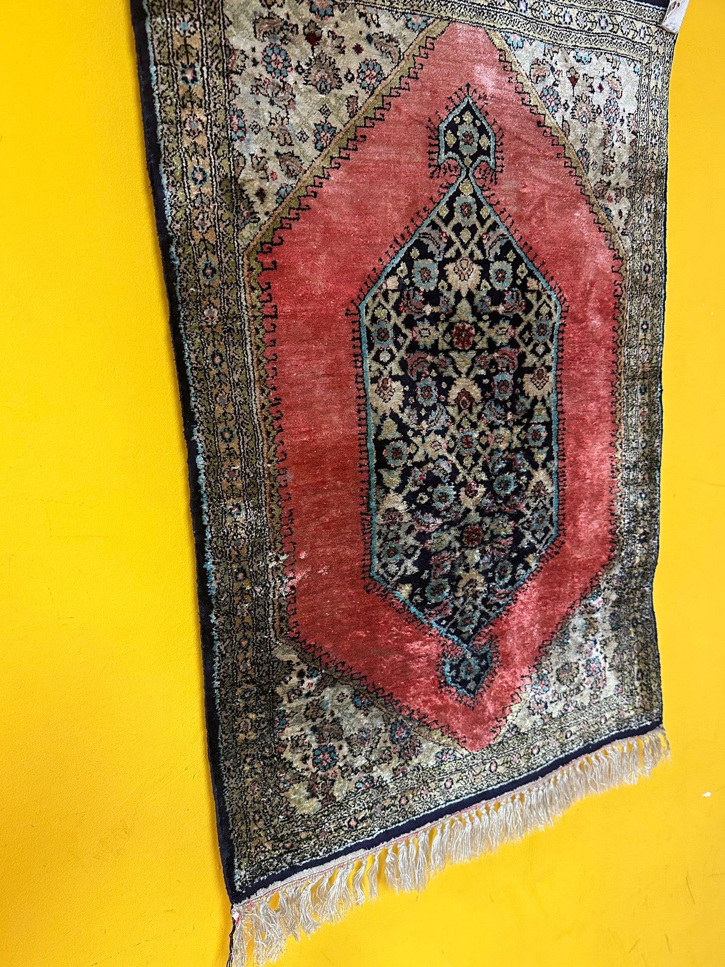 Orientteppich handgeknüpft Ghom 90x61 cm Seide Medaillon fein