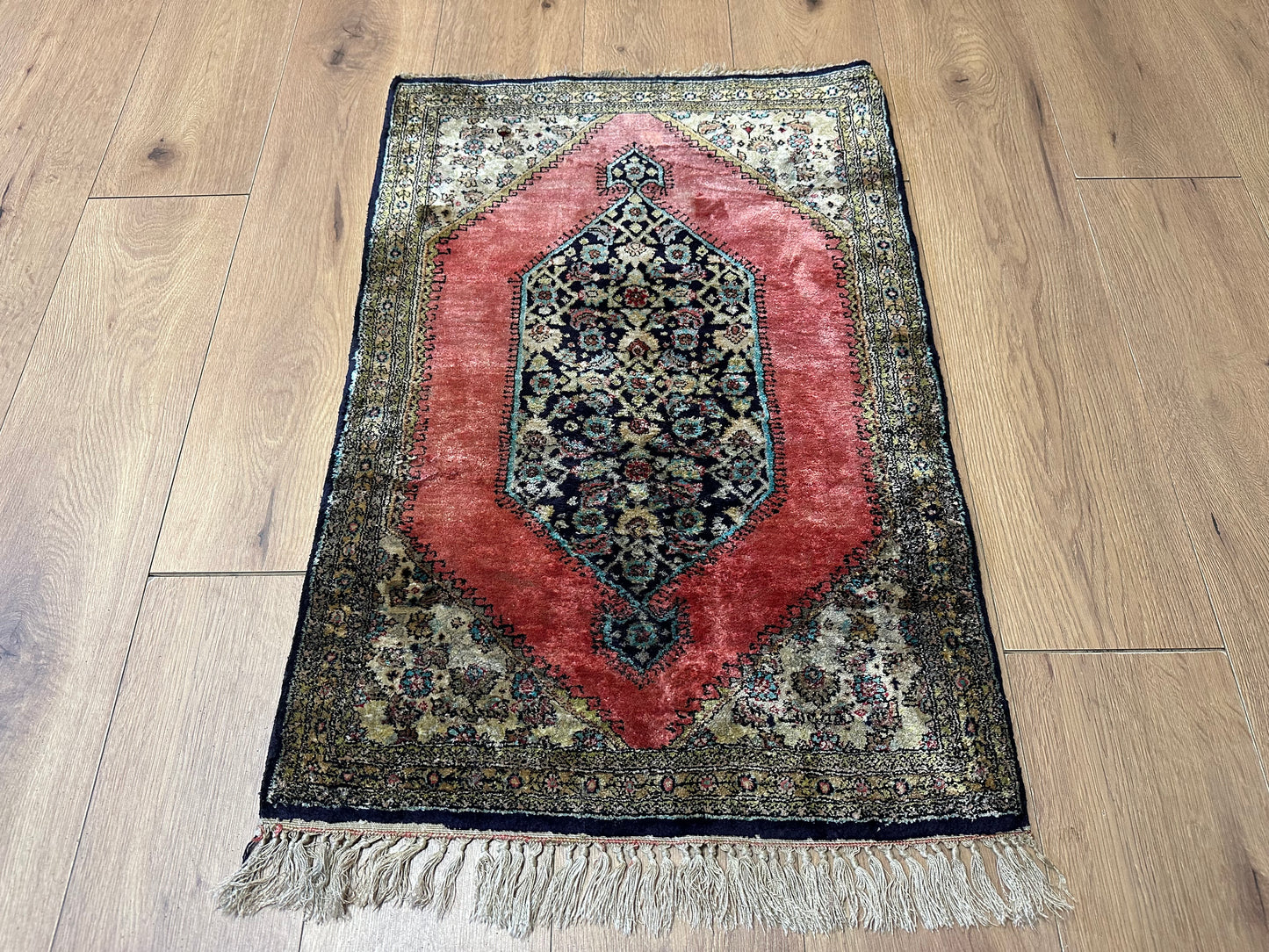 Orientteppich handgeknüpft Ghom 90x61 cm Seide Medaillon fein