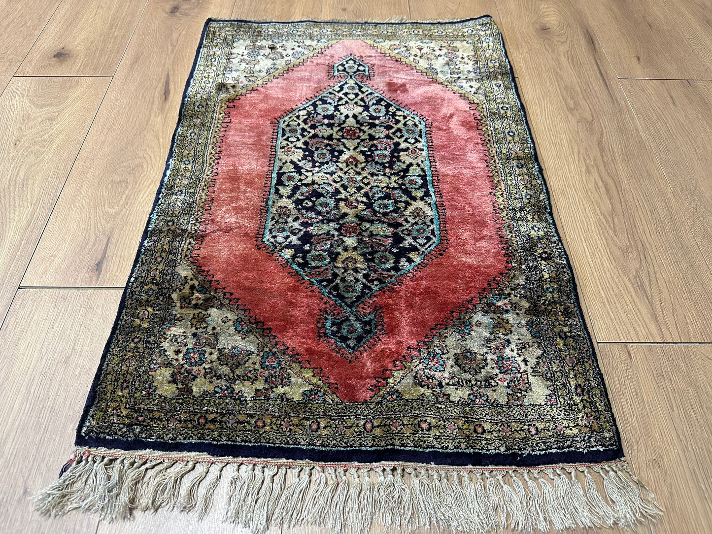 Orientteppich handgeknüpft Ghom 90x61 cm Seide Medaillon fein