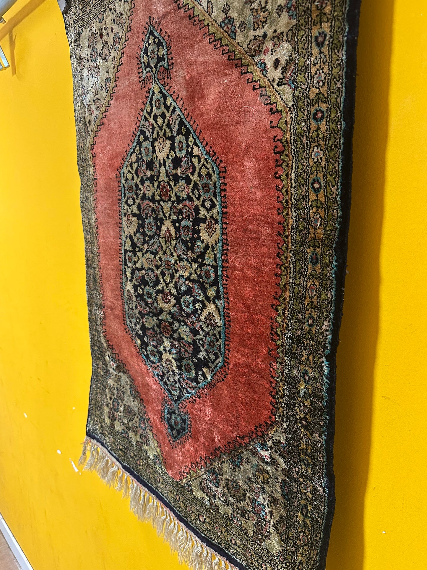 Orientteppich handgeknüpft Ghom 90x61 cm Seide Medaillon fein