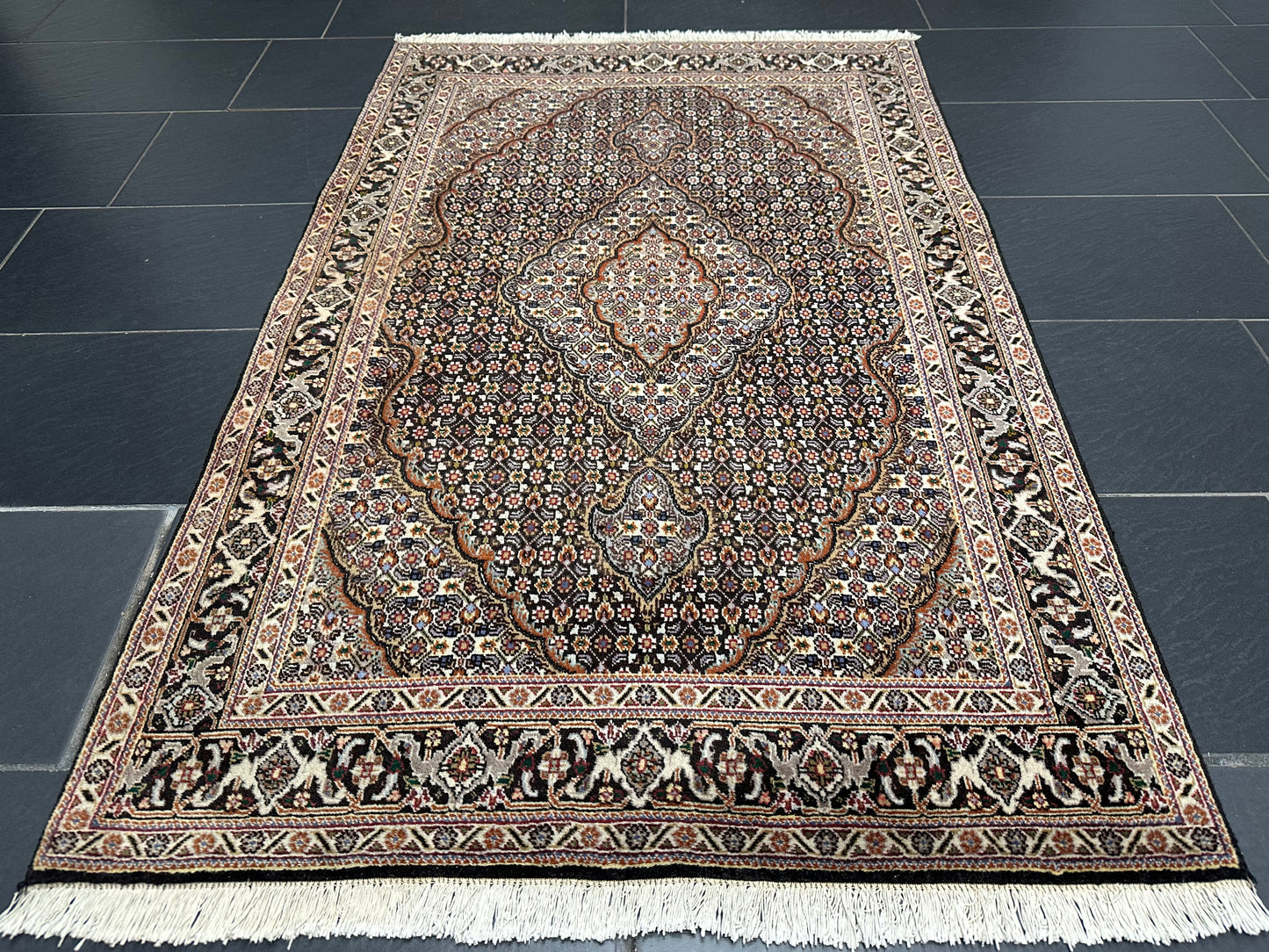 Orientteppich handgeknüpft Täbriz Autüh mit Seide 160 × 103 cm