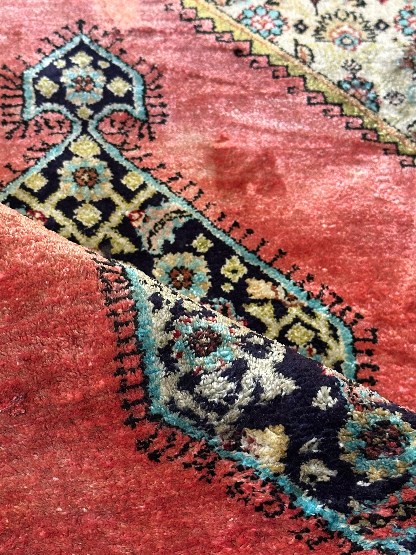 Orientteppich handgeknüpft Ghom 90x61 cm Seide Medaillon fein