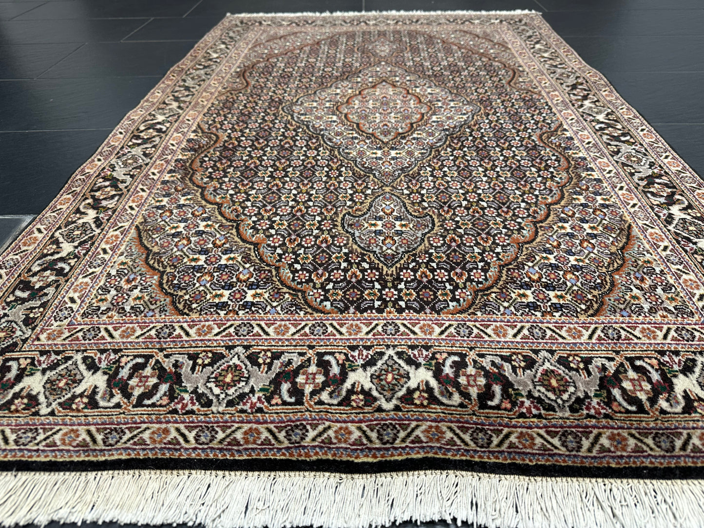 Orientteppich handgeknüpft Täbriz Autüh mit Seide 160 × 103 cm