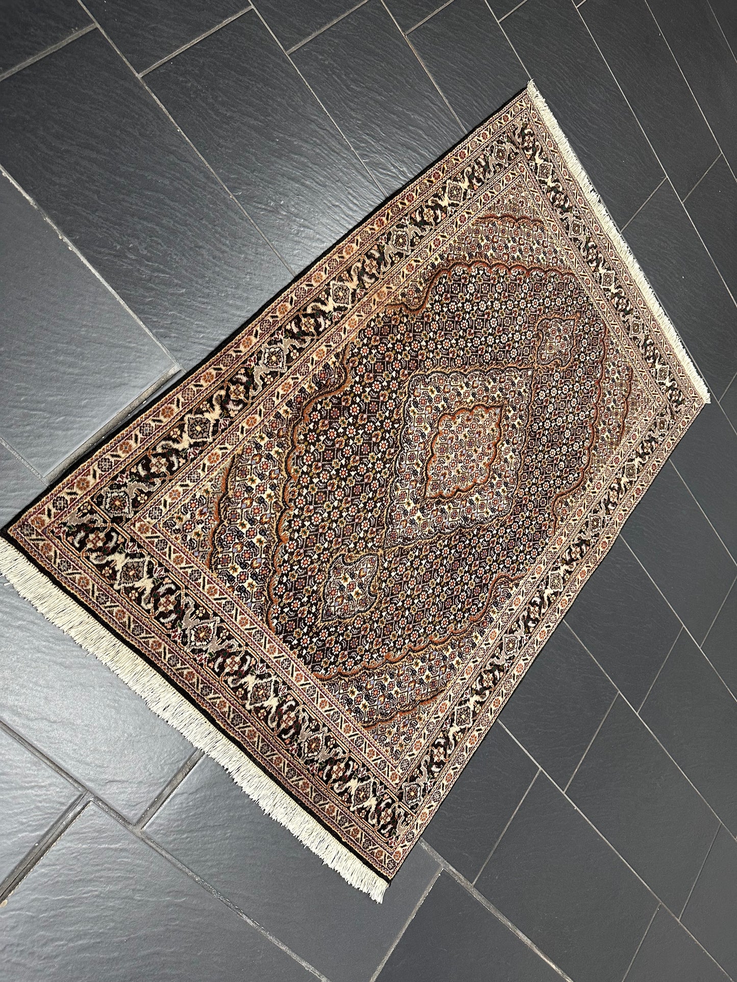 Orientteppich handgeknüpft Täbriz Autüh mit Seide 160 × 103 cm
