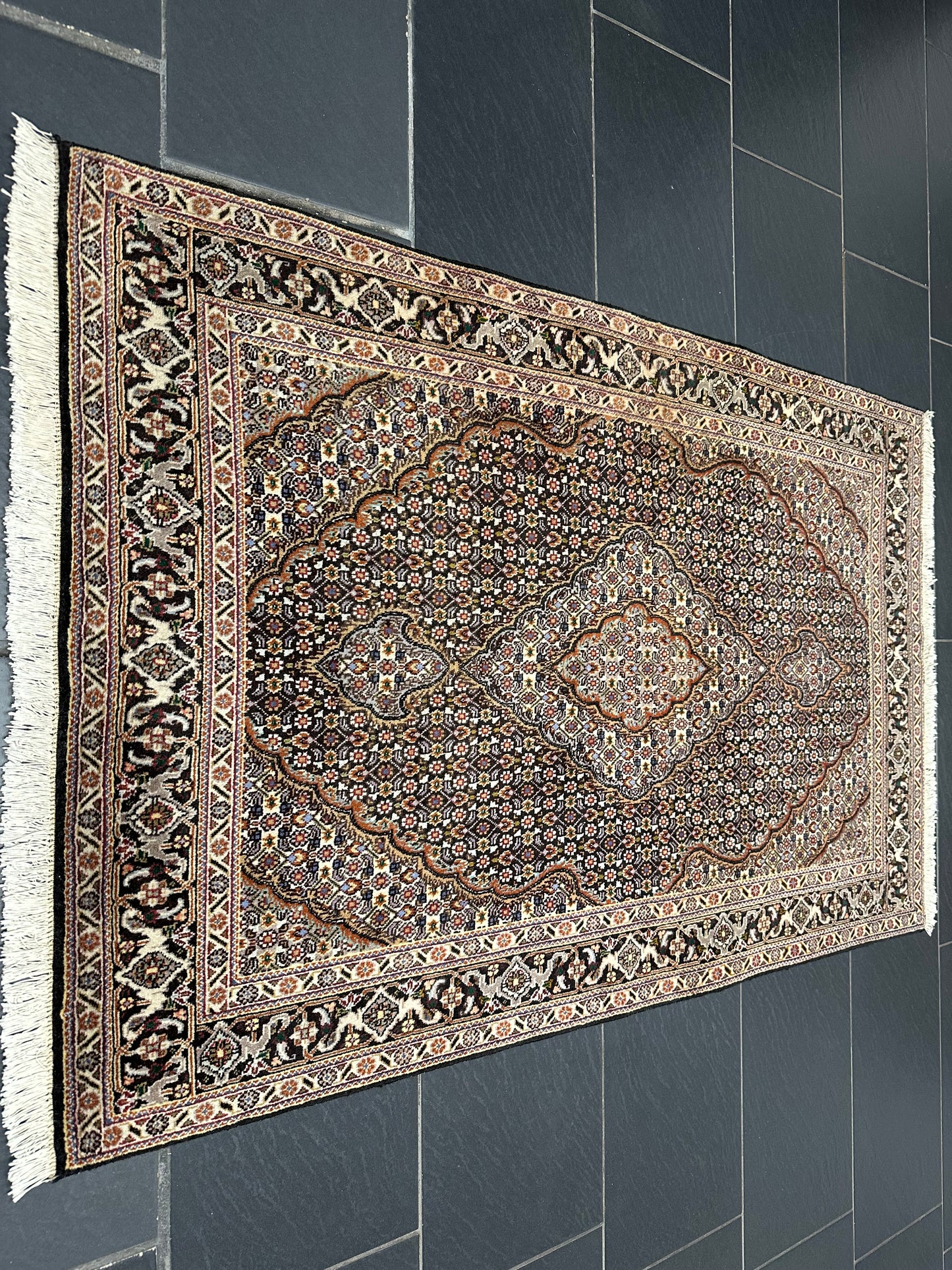 Orientteppich handgeknüpft Täbriz Autüh mit Seide 160 × 103 cm