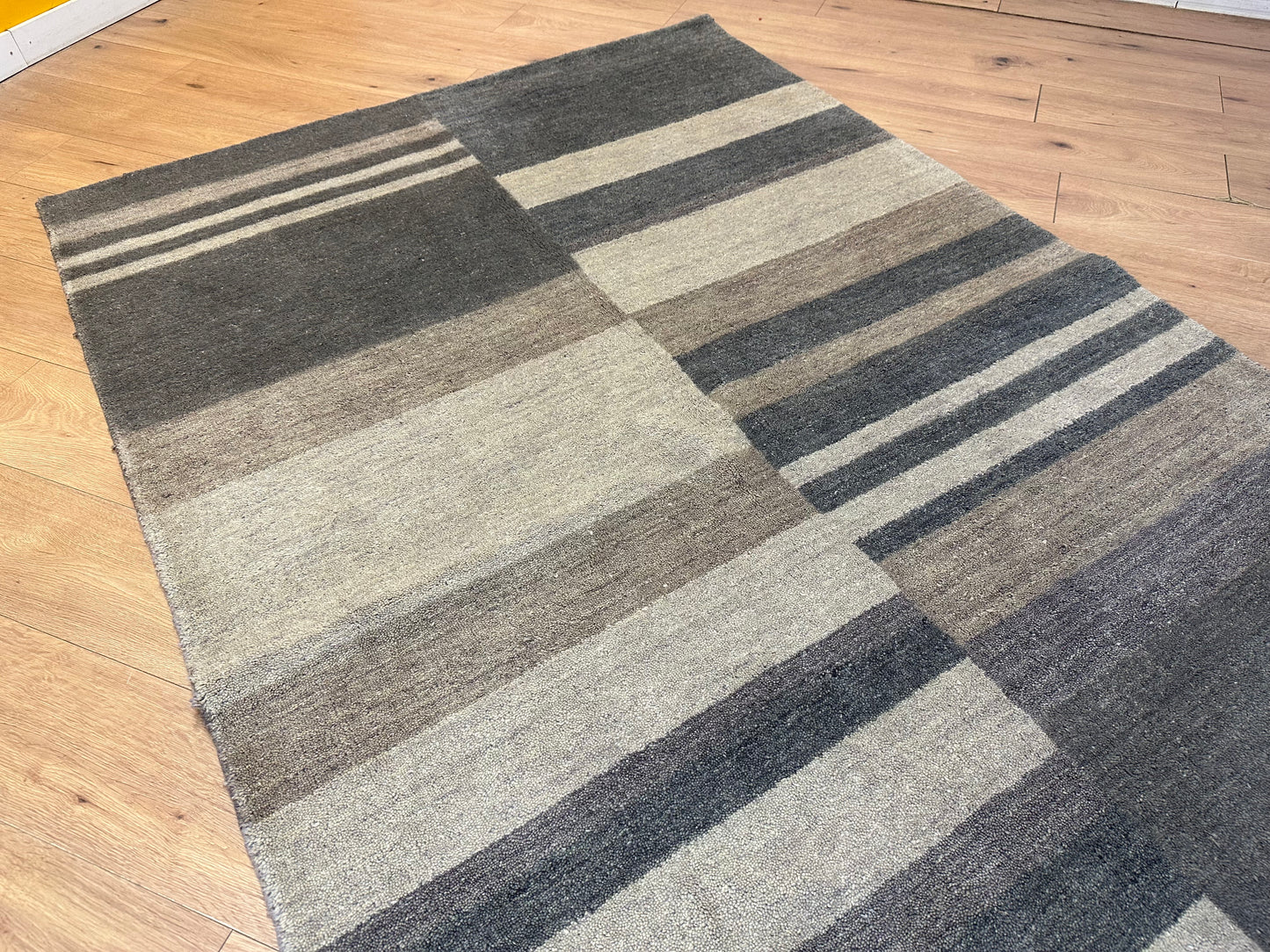 Gabbeh Teppich Schurwolle mit modernem Blockstreifen Design