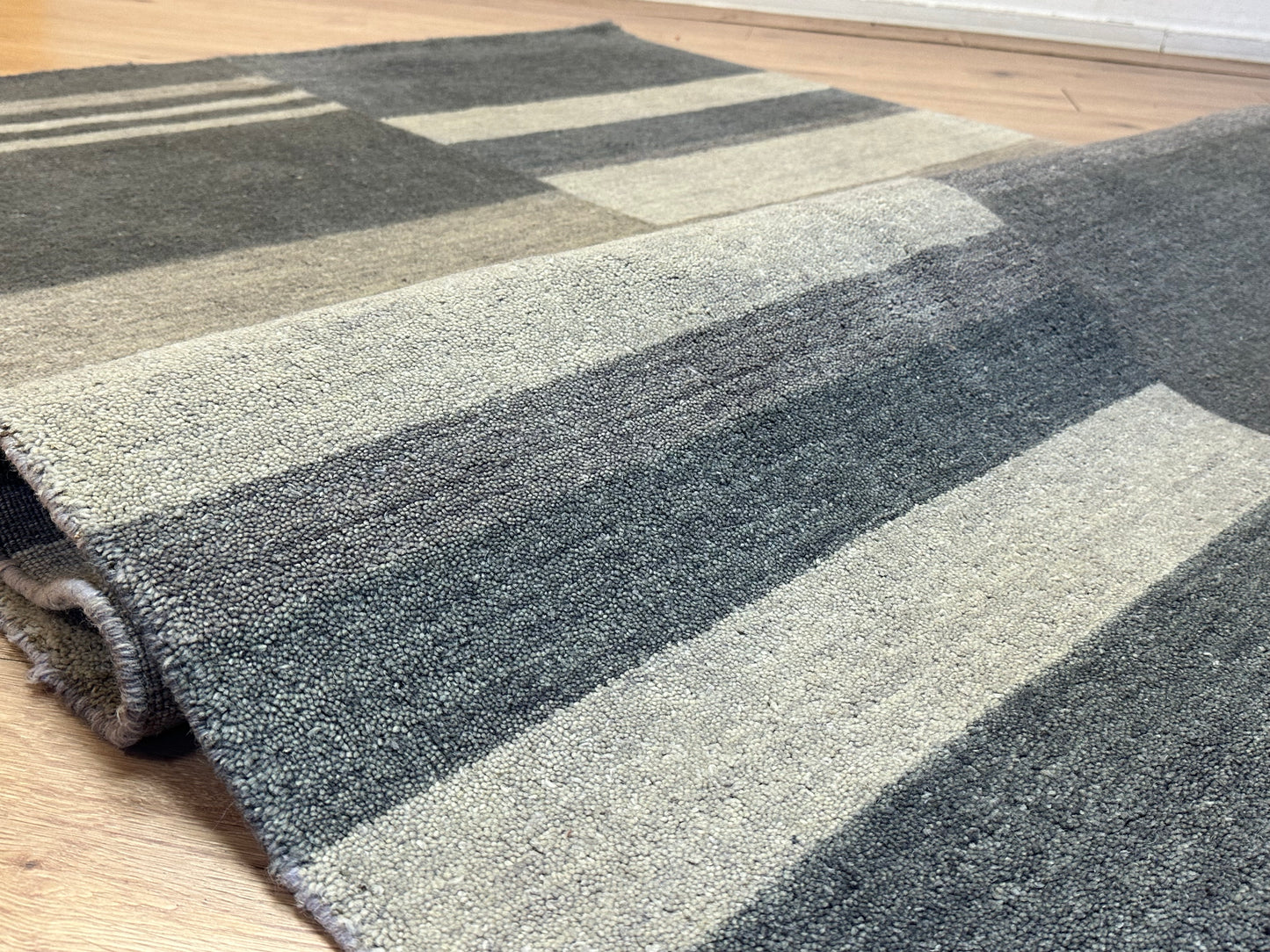 Gabbeh Teppich Schurwolle mit modernem Blockstreifen Design