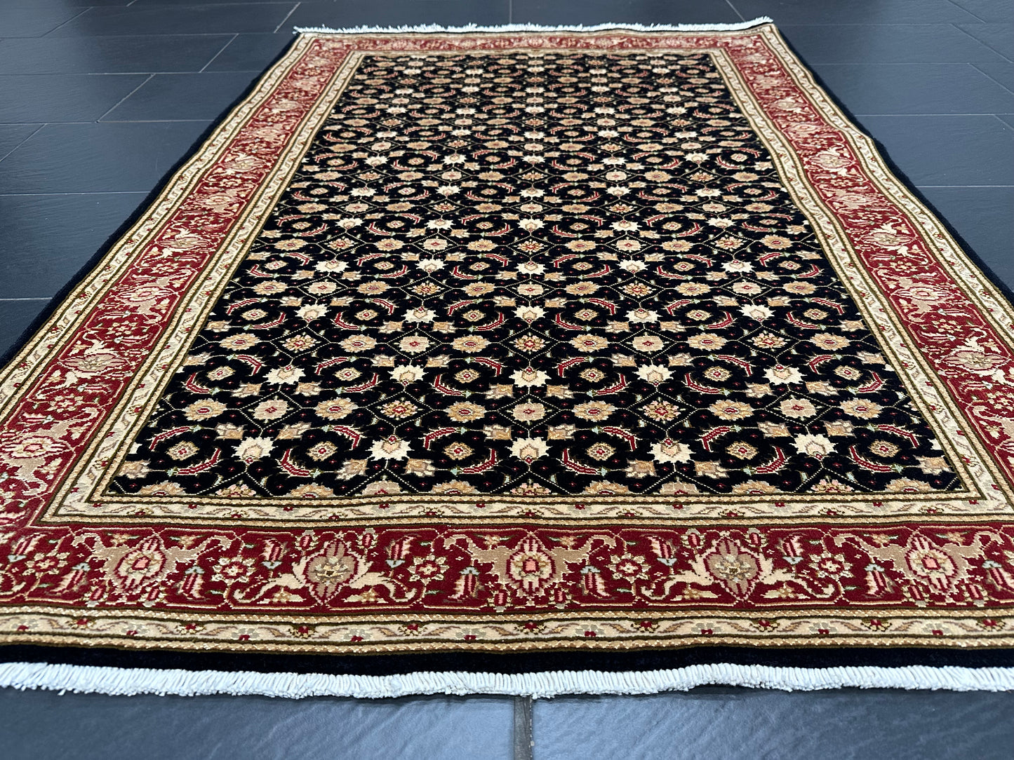 Orientteppich handgeknüpft Täbriz Mahi mit Seide 168 × 122 cm