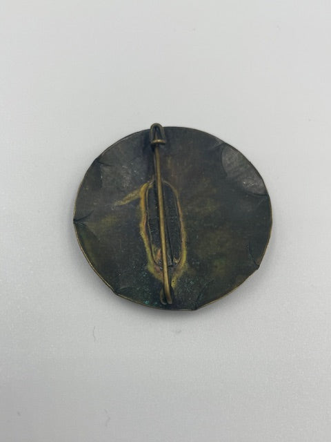 Antike runde Brosche aus Bronze – Unikat mit kunstvollem Muster von UWE