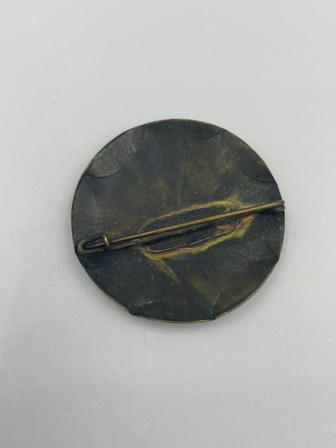 Antike runde Brosche aus Bronze – Unikat mit kunstvollem Muster von UWE